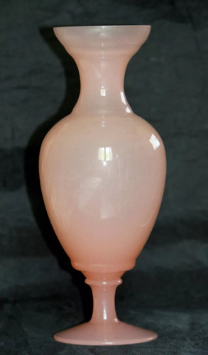 Opaline rose corail vase - , sur