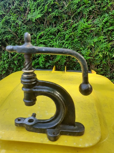 Outil ancien cordonnier