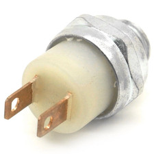 INTERRUPTEUR DE FEU DE RECUL