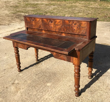 Bureau Louis Philippe à Gradin en noyer complet à réviser