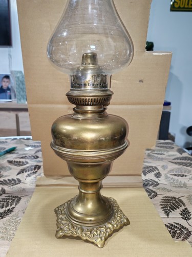Ancienne lampe pétrole - l, b