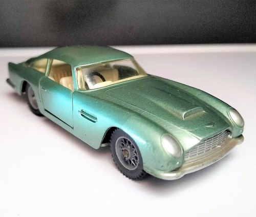 Voiture modèle solide - solide, aston