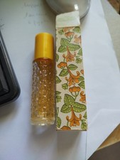Une Miniature De Parfum Avon