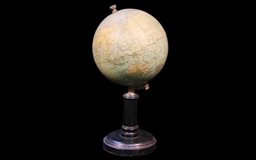 Petit globe terrestre xixème - petit,
