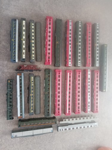 Lot caisses wagons uic - de,