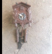 Ancien coucou avec ses poids