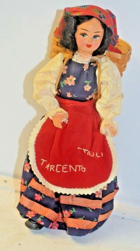 Ancienne poupee souvenir - poupee, sujet