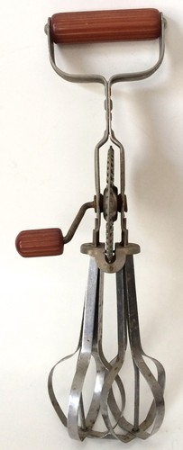 Vintage 1940 hand - mixer, egg