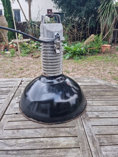 Lampe industrielle ancienne - lampe,
