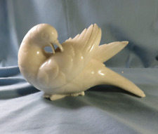 Superbe oiseau , grande  colombe blanche  en albâtre sculpté , poids 3k070