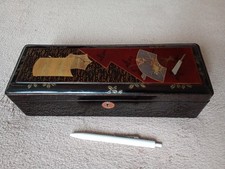 Boite à gants en bois laqué