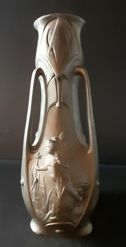 Vase etain signé - en,
