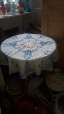 Belle nappe ronde, ancienne en