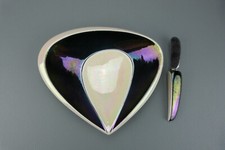 Ravissant beurrier VERCERAM années 60, décor forme libre noir nacré irisé.