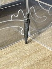 Ancien Petit Pendentif-amulette Romain, Bronze, I - II ap JC, Épée « Gladius »