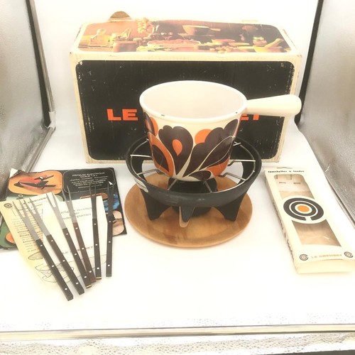 Service fondue vintage le - à,