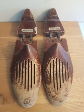 paire d'embauchoirs forme a