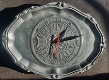 BELLE PENDULE MURALE EN ÉTAIN