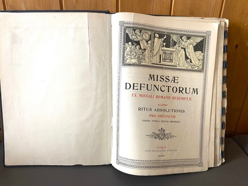 Ancien livre religieux missae - ancien,
