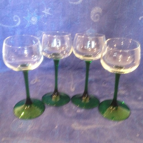 Quatre verres vin blanc - verres,