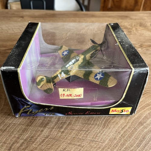 Avion miniature 132 maisto - avion,