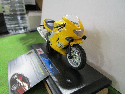 Triumph tt600 jaune échelle - triumph,