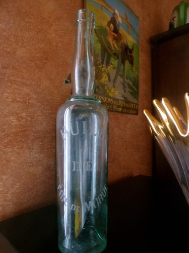 Bouteille ancienne gravée