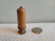 Ancien étui en buis tourné