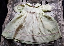 jolie robe poupée ancienne