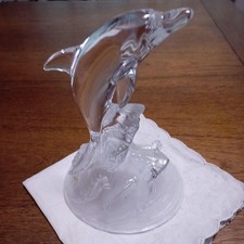 Sculpture de dauphin en verre