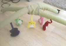 MOBILE DOUDOUS PELUCHE FORME ARCHE À CLIPSER SUR LIT PARAPLUIE / PLIANT