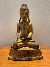 Bouddha inscrit en bhumisparsa