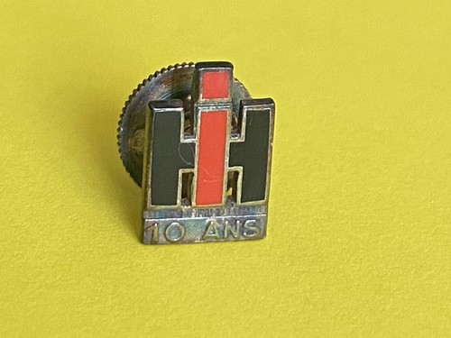 Ancien pin ih international - pin's,