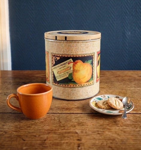 Ancienne boîte biscuits - ancienne,