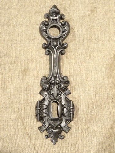 Ancien ornement plaque entrée