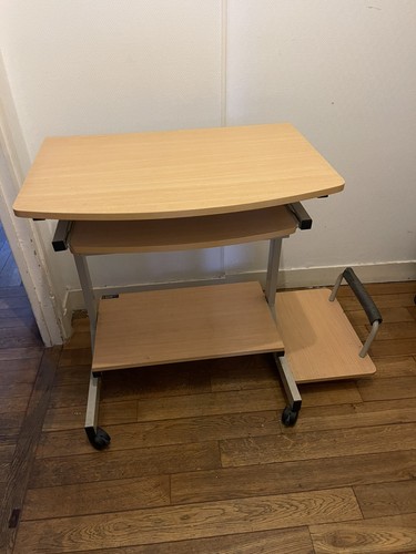 Bureau mobile compact pour