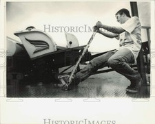 1986 Press Photo Jamie Reck applies brakes to roller coaster at fair - afa53941