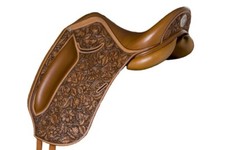 Selle en cuir de dressage