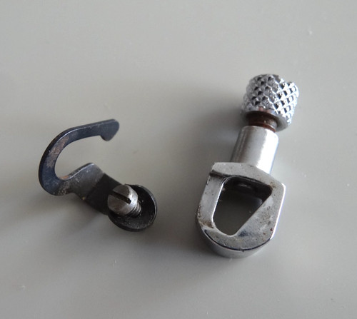 Serre aiguille pour machines - serre,