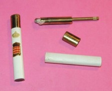 ANCIEN BRIQUET EN FORME DE CIGARETTE A ESSENCE SOUVENIR DE MONACO COURONNE 