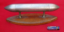 Curieux fer sur socle ancien /
