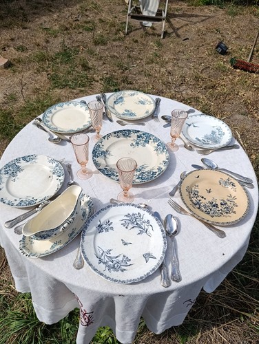 Lot assiettes un - de, plat