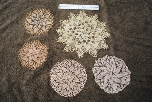 Lot napperons anciens - 5,