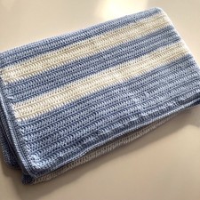 Jetée Faite Main Au Crochet Couverture Rayée Bleue Blanche Pour Lit De Bébé