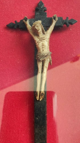 Ancien crucifix dans cadre - ancien,