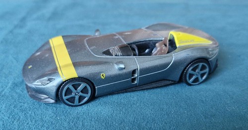 Petite voiture métal burago - métal,