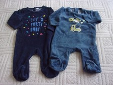 lot de 2 pyjamas taille 3 mois TRES BON ETAT