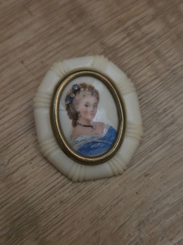 Belle broche portrait de - ,,