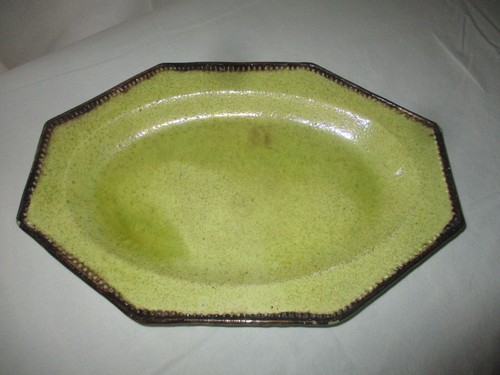 Plat ancien terre - plat,