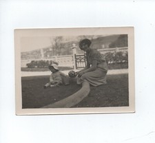 A716 Photo Originale vintage snapshot:Enfant dans 1 bac à sable à Besançon 25